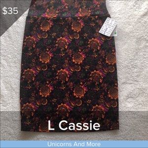 Large Lularoe Cassie